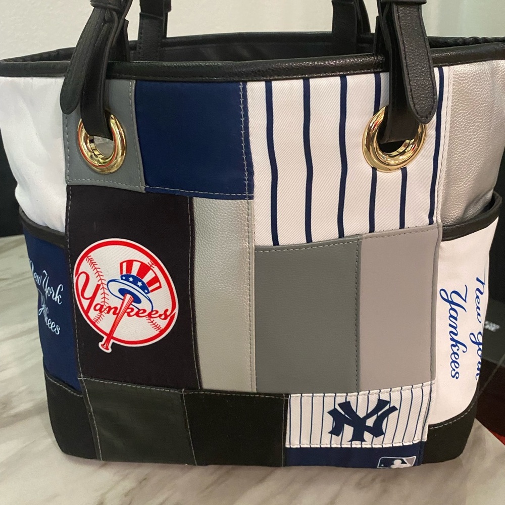 New York Yankees Tote Bag